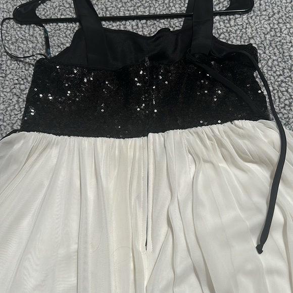 Girls Formal Dress - Black sequins white flow Skirt - Picture 4 of 5